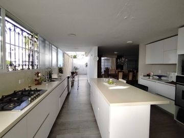 🏡 Venta hermosa casa en Unidad Residencial- Ciudad jardín 📍 Cali. Cod V9838