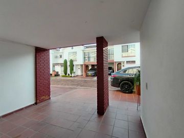 🏡 Venta hermosa casa en Unidad Residencial- Ciudad jardín 📍 Cali. Cod V9838