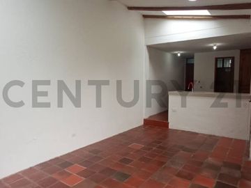 EN VENTA CASA SECTOR LA MOYA CONOCOTO
