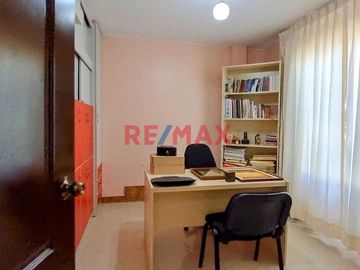 1️⃣ VIVE EN EL MEJOR CONDOMINIO DE PIMENTEL 🏡✨
📍 Condominio Alameda Country Club – Seguridad 24/7 y exclusividad en cada rincón.

🔹 Primer piso:
✅