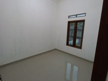 Rumah Baru, SHM, IMB, Jalan utama 3 mobil, di Bedahan, Sawangan