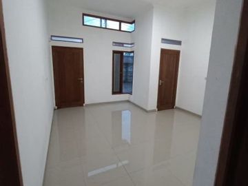 Rumah Baru, SHM, IMB, Jalan utama 3 mobil, di Bedahan, Sawangan