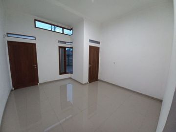 Rumah Baru, SHM, IMB, Jalan utama 3 mobil, di Bedahan, Sawangan
