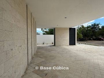 Casa 3 recámaras con bar  y alberca en Mérida, privada en Cholul