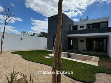 Casa 3 recámaras con bar  y alberca en Mérida, privada en Cholul