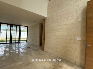 Casa 3 recámaras con bar  y alberca en Mérida, privada en Cholul