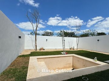 Casa 3 recámaras con bar  y alberca en Mérida, privada en Cholul