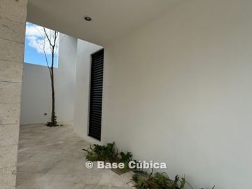 Casa 3 recámaras con bar  y alberca en Mérida, privada en Cholul