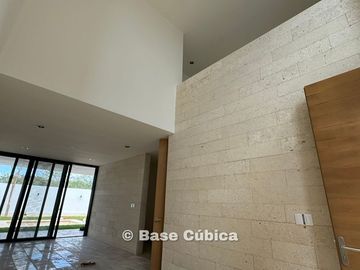 Casa 3 recámaras con bar  y alberca en Mérida, privada en Cholul