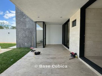 Casa 3 recámaras con bar  y alberca en Mérida, privada en Cholul