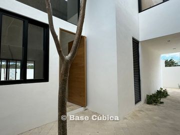 Casa 3 recámaras con bar  y alberca en Mérida, privada en Cholul
