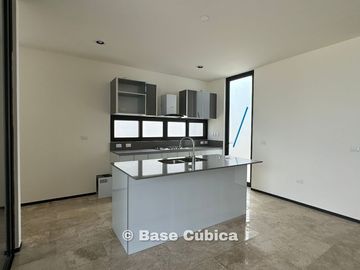 Casa 3 recámaras con bar  y alberca en Mérida, privada en Cholul