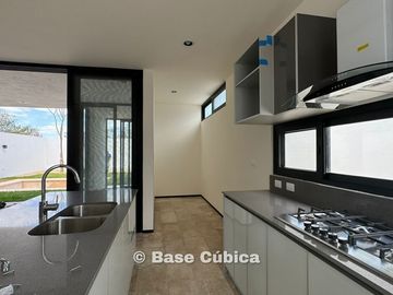 Casa 3 recámaras con bar  y alberca en Mérida, privada en Cholul