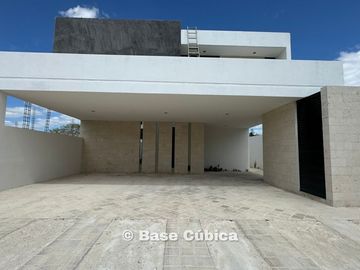 Casa 3 recámaras con bar  y alberca en Mérida, privada en Cholul