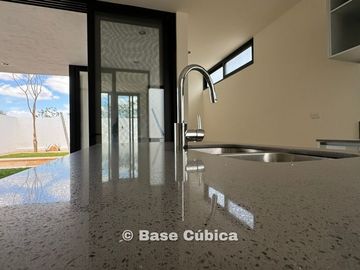 Casa 3 recámaras con bar  y alberca en Mérida, privada en Cholul