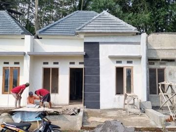 DIJUAL RUMAH CANTIK TEPI JALAN UTAMA DI MAGELANG