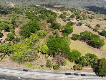 SE VENDE TERRENO EN CAPIRA VIA INTERAMERICANA