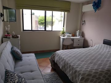 VENTA de casa en Urbanización El Alamo Km 2.5 Samborondón