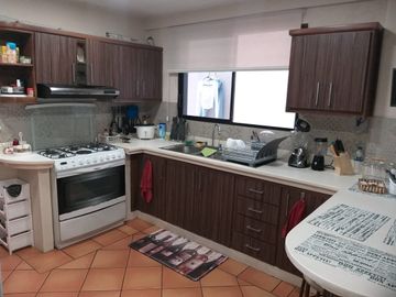 VENTA de casa en Urbanización El Alamo Km 2.5 Samborondón