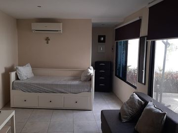 VENTA de casa en Urbanización El Alamo Km 2.5 Samborondón