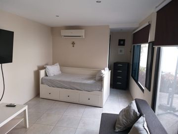 VENTA de casa en Urbanización El Alamo Km 2.5 Samborondón