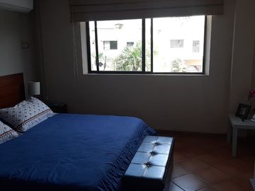 VENTA de casa en Urbanización El Alamo Km 2.5 Samborondón