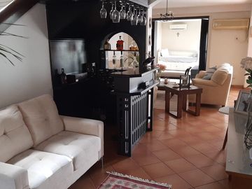 VENTA de casa en Urbanización El Alamo Km 2.5 Samborondón