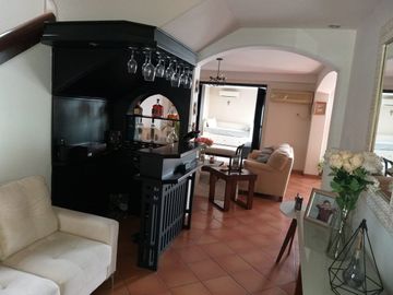 VENTA de casa en Urbanización El Alamo Km 2.5 Samborondón