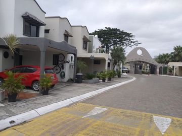 VENTA de casa en Urbanización El Alamo Km 2.5 Samborondón