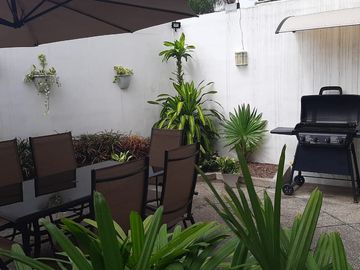 VENTA de casa en Urbanización El Alamo Km 2.5 Samborondón