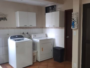 VENTA de casa en Urbanización El Alamo Km 2.5 Samborondón