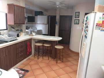 VENTA de casa en Urbanización El Alamo Km 2.5 Samborondón