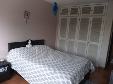 VENTA de casa en Urbanización El Alamo Km 2.5 Samborondón