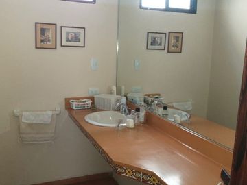 VENTA de casa en Urbanización El Alamo Km 2.5 Samborondón