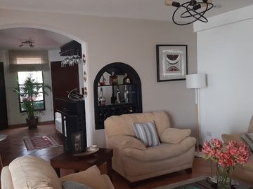 VENTA de casa en Urbanización El Alamo Km 2.5 Samborondón
