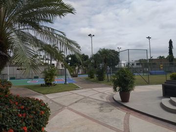 VENTA de casa en Urbanización El Alamo Km 2.5 Samborondón