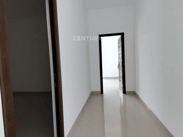 Rumah Tinggal Bangunan Baru Lokasi Strategis Di Pulomas S8116