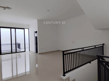 Rumah Tinggal Bangunan Baru Lokasi Strategis Di Pulomas S8116