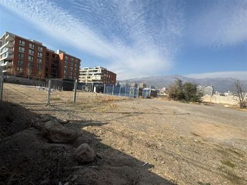 Terreno para edif. 8 pisos con gran acceso a Costanera Norte