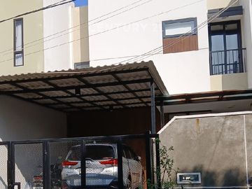Rumah Siap Huni Di  Bulevar Hijau Cluster Dilenia, Harapan Indah