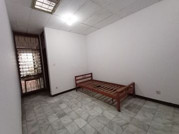 Di Sewakan Rumah 5 Kamar Cocok Untuk Kantor di Jl. Sumber Hegar Bandung