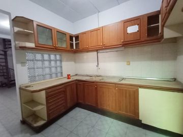 Di Sewakan Rumah 5 Kamar Cocok Untuk Kantor di Jl. Sumber Hegar Bandung