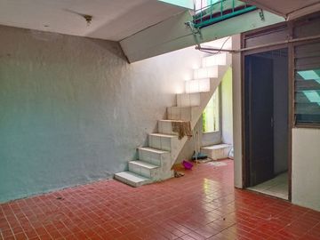 Di Sewakan Rumah 5 Kamar Cocok Untuk Kantor di Jl. Sumber Hegar Bandung