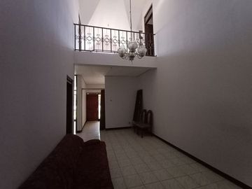 Di Sewakan Rumah 5 Kamar Cocok Untuk Kantor di Jl. Sumber Hegar Bandung