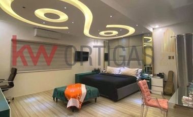 House and Lot in Greenview Executive Village