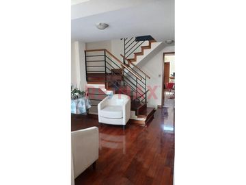 ¡Tu hogar ideal te espera en Surco!

Descubre este espectacular tríplex en una de las mejores zonas de Surco, a pocos pasos de El Trigal. Vive con l