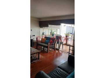 ¡Tu hogar ideal te espera en Surco!

Descubre este espectacular tríplex en una de las mejores zonas de Surco, a pocos pasos de El Trigal. Vive con l
