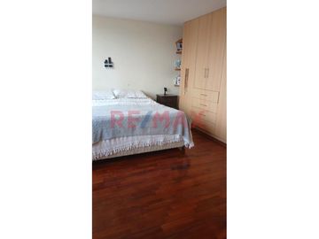 ¡Tu hogar ideal te espera en Surco!

Descubre este espectacular tríplex en una de las mejores zonas de Surco, a pocos pasos de El Trigal. Vive con l