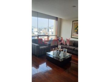 ¡Tu hogar ideal te espera en Surco!

Descubre este espectacular tríplex en una de las mejores zonas de Surco, a pocos pasos de El Trigal. Vive con l