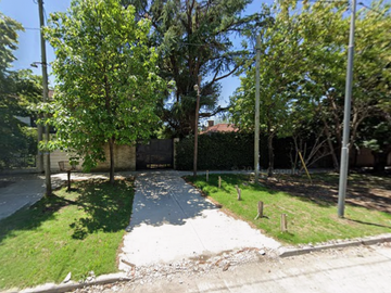 LOTE SALIDA A DOS CALLES 1390 mts CON CHALET Y PISCINA EN ESPECTACULAR UBICACION A METROS DEL ACCESO OESTE